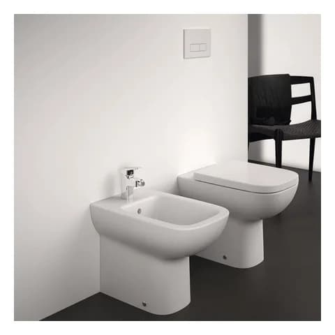 Ideal Standard Coppia sanitari filo muro Ideal Standard i.life A senza brida con sedile rallentato