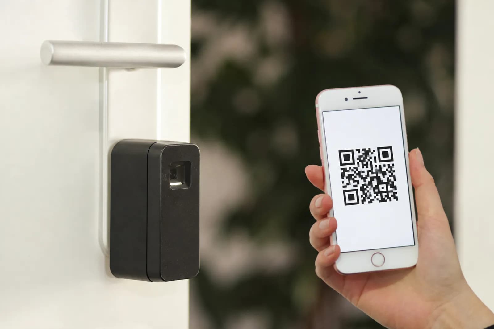 Apertura della porta con il codice QR sul telefono