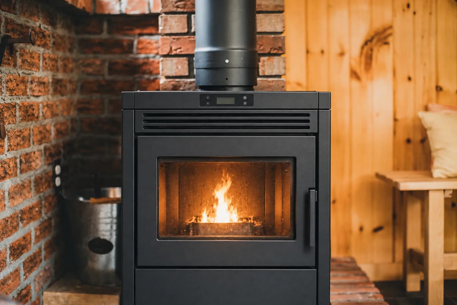 Stufa a pellet installata con la canna fumaria